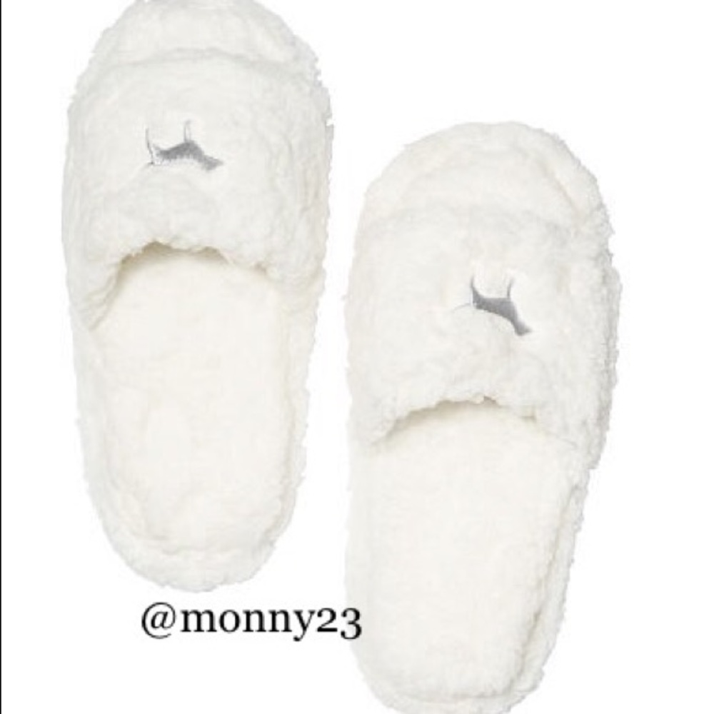 Victoria’s Secret PINK Sherpa Slippers
